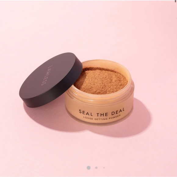 Lawless- Loose Setting Powder, Shade Golden Translucent - Picture 2 of 2